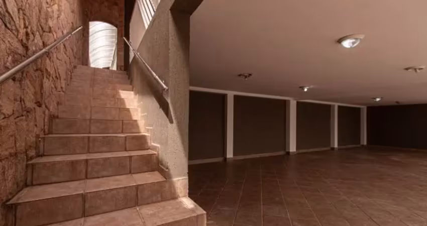 Casa residencial e comercial/ área gourmet/ suíte master/ 84 m² de garagem