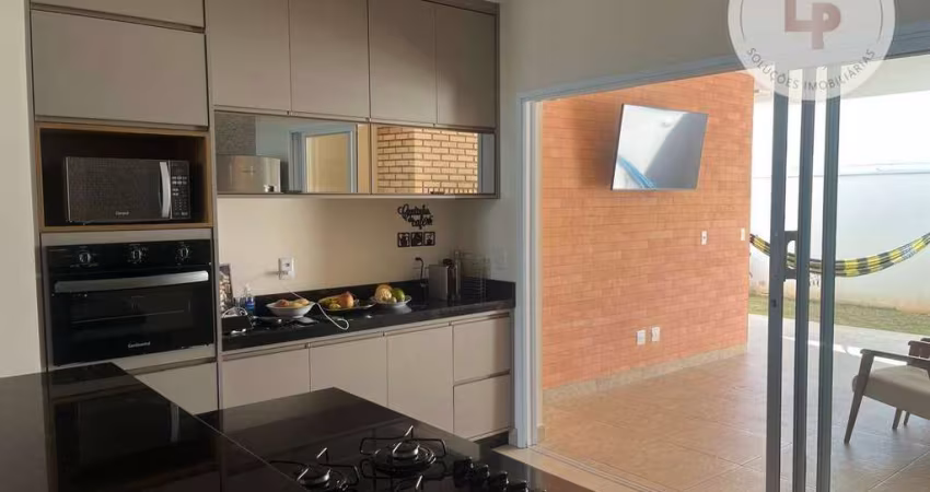 Linda casa TERREA  à Venda no Res. Phytus com 3 dorm e suite
