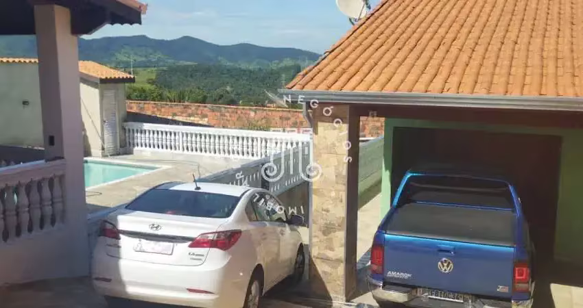 CASA À VENDA NO CENTRO DA CIDADE DE CABREÚVA/SP