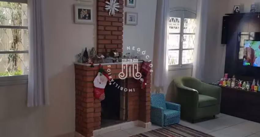 CASA À VENDA COM EDÍCULA E 04 DORMITÓRIOS (1 SUÍTE) LOCALIZADO NO BAIRRO VILA PROGRESSO EM JUNDIAÍ-SP.