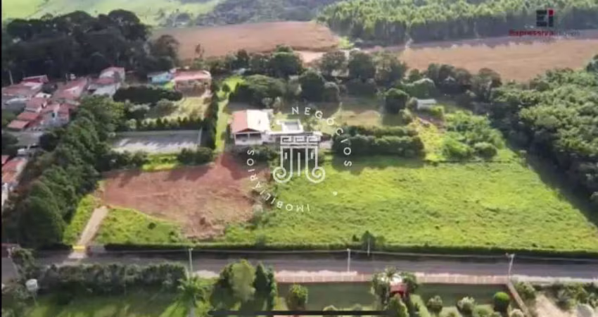 Chácara à venda com 05 dormitórios localizada no residencial moenda em itatiba-sp.