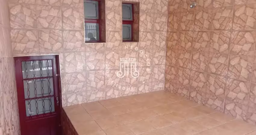 Sobrado à venda com 02 dormitórios no bairro jardim messina em jundiaí-sp.