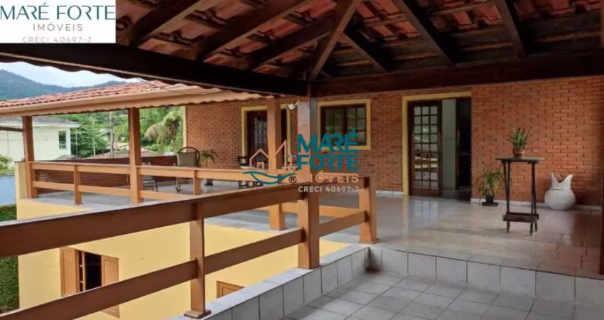 ÓTIMA CASA COM 05 QUARTOS SENDO 03 SUITES - OPORTUNIDADE.
