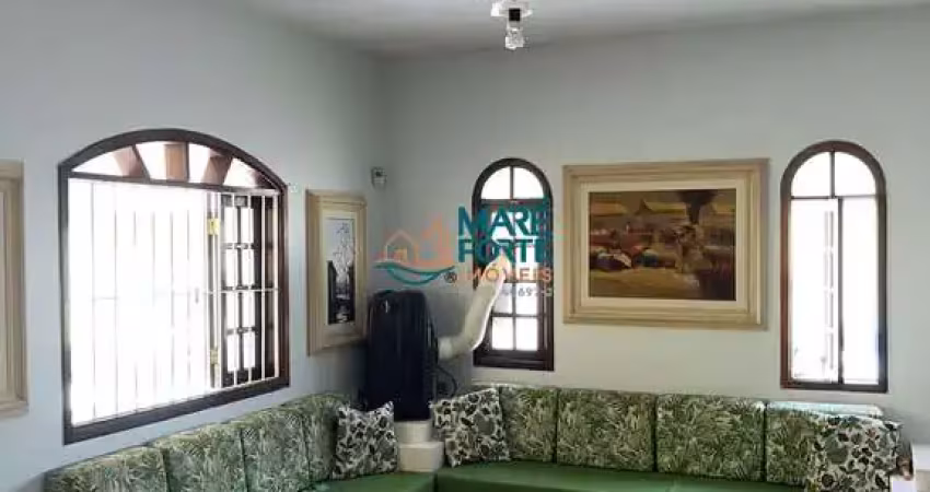 CASA COM 600 M² DE TERRENO E A 180 METROS DA PRAIA GRANDE!