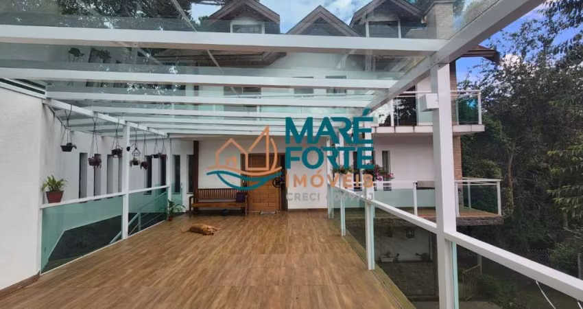 Linda casa em Campos do Jordão! Estuda permuta por casa em Ubatuba