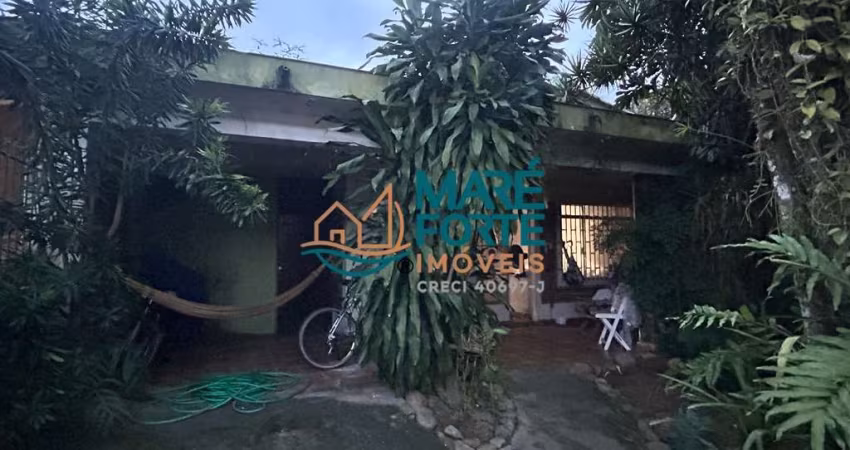 Casa térrea com edícula localizada numa das ruas mais agitadas do Itagua!
