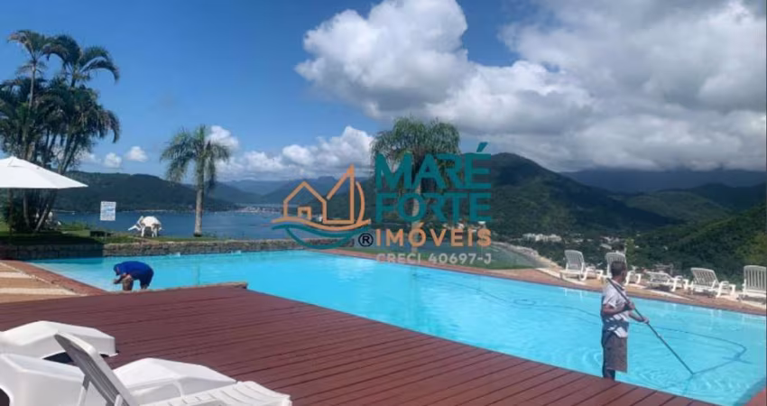 Amplo apartamento com vista parcial para o mar na Praia das Toninhas
