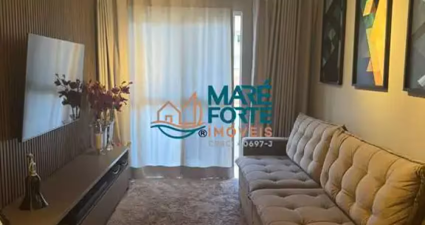 Apartamento recém reformado, 300 metros da praia grande