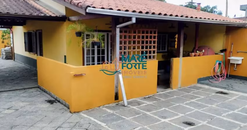 Casa ampla com edícula para moradia ou locação de temporada em ubatuba sp.