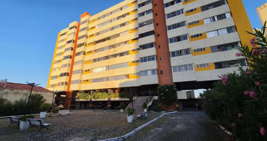 Apartamento amplo, ventilado e bem localizado no bairro de fátima.