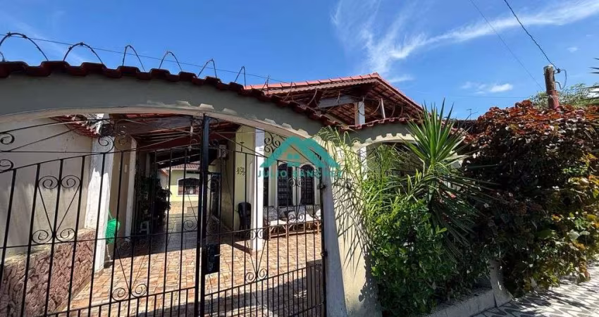 Oportunidade! Casa no Caiçara com Edícula, Quintal á 200m da Praia - R$800 mil!!