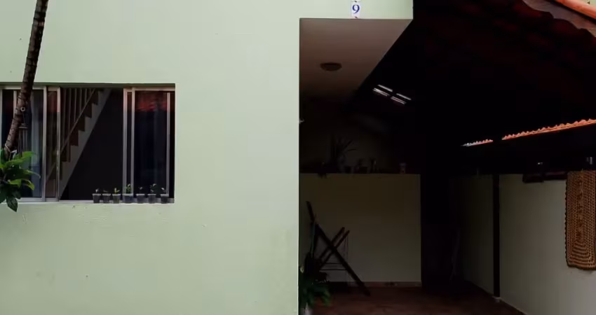 Ótimo sobrado em condomínio fechado em itaquera com vaga coberta