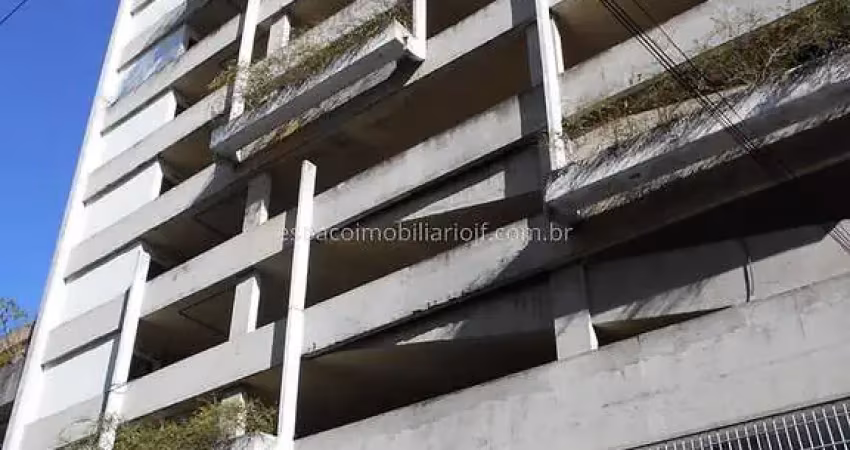 Box/garagem medindo 12m², à venda no centro, juiz de fora - mg (saggioro)