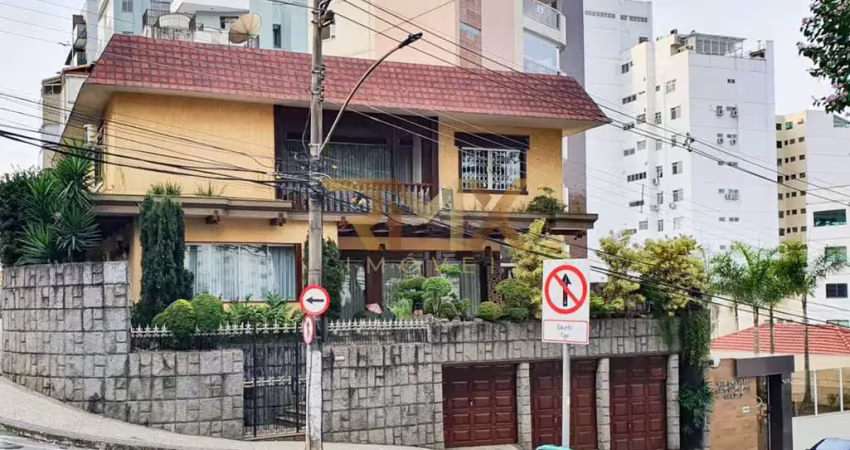 Casa triplex à venda, 5 quartos (1 suíte), 4 vagas, área gourmet churrasqueira - santa helena, juiz de fora - mg
