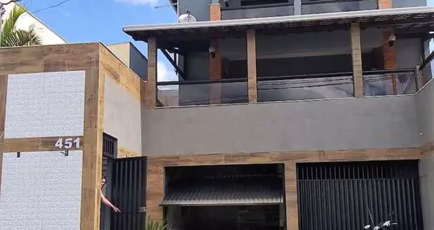 Casa ampla à venda em condomínio fechado, 6 quartos (1 suíte), piscina, 2 vagas - bairro são pedro, juiz de fora - mg
