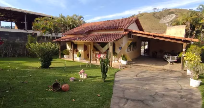Casa de campo à venda, 2 quartos, piscina, campo futebol, área gourmet churrasqueira, terreno 2.650 m² - condomínio prainha de monte verde - juiz de fora - mg