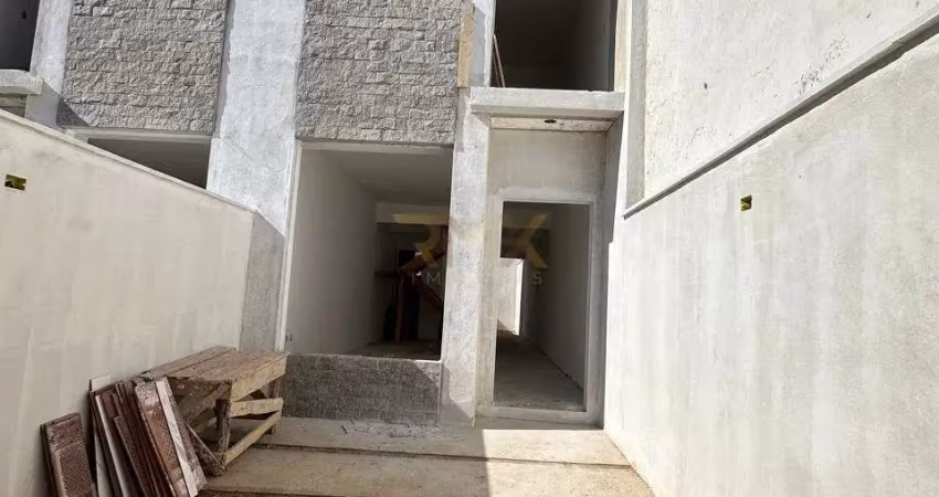 Casa duplex à venda, 2 suítes, vaga garagem, quintal - bairro são pedro - juiz de fora - mg