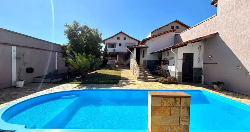 Casa à venda, 4 quartos (1 suíte), lavabo, área gourmet com churrasqueira, piscina, 2 vagas - portal da torre - juiz de fora - mg