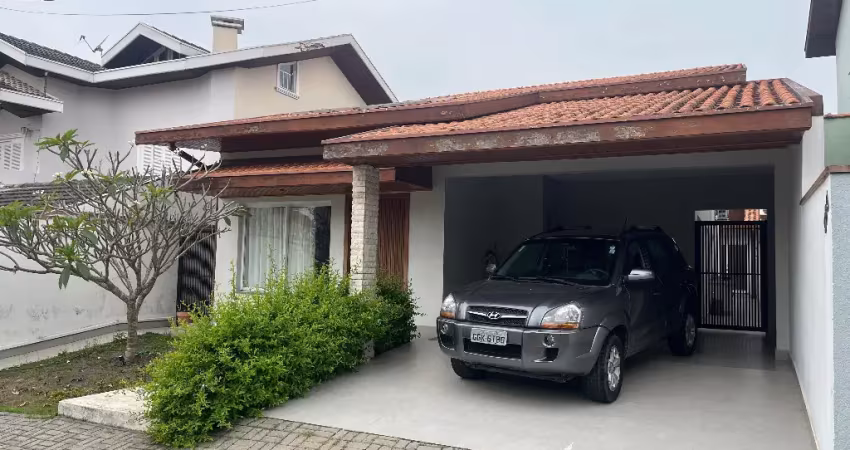 Linda casa térrea recem reformada com design moderno para alugar