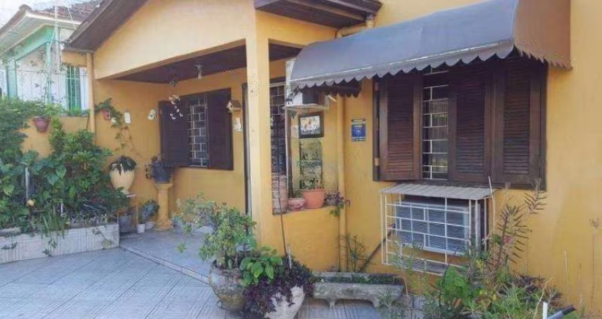 Casa à Venda no Bairro Itú Sabará , Pátio com Edícula.