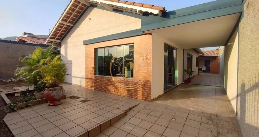 Casa com 3 dorms, Jardim Aguapeu, Mongaguá - R$ 680 mil, Cod: 2647