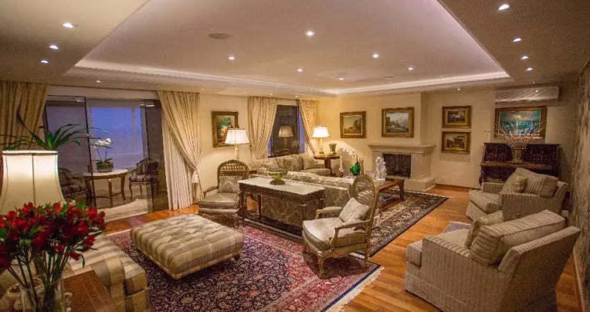 Apartamento reformado, espaçoso, quatro suítes no coração do cambuí