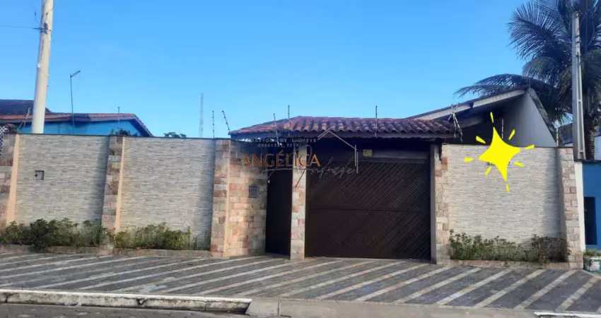Maravilhosa casa com piscina de lote inteiro, no Jardim Corumba, Itanhaém/SP