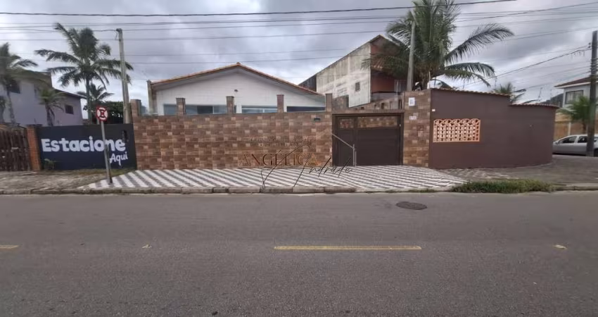 Linda e espaçosa casa frente mar em MOngaguá/SP