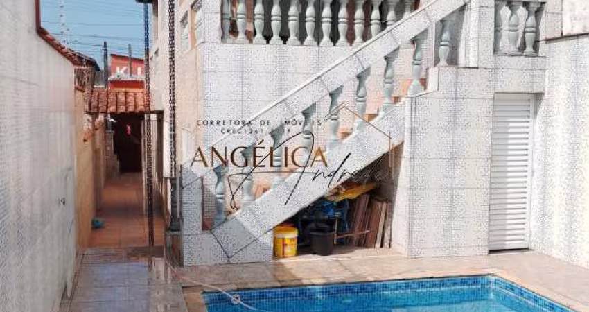 Sobrado espaçoso com piscina em local residencial, Balneário Regina Maria - Mongaguá/SP