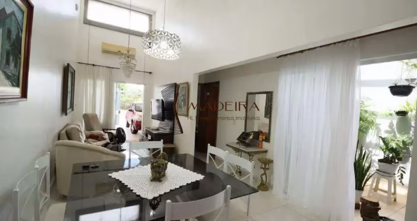 VENDE-SE LINDA CASA COM 3 QUARTOS