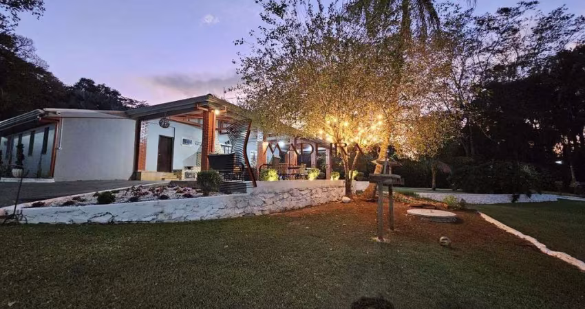 VENDE-SE LINDA CHÁCARA COM ACESSO EXCLUVISO AO RIO IVAI