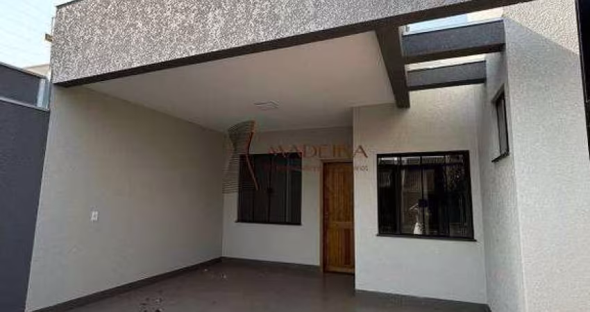 VENDE-SE LINDA CASA COM SUITE