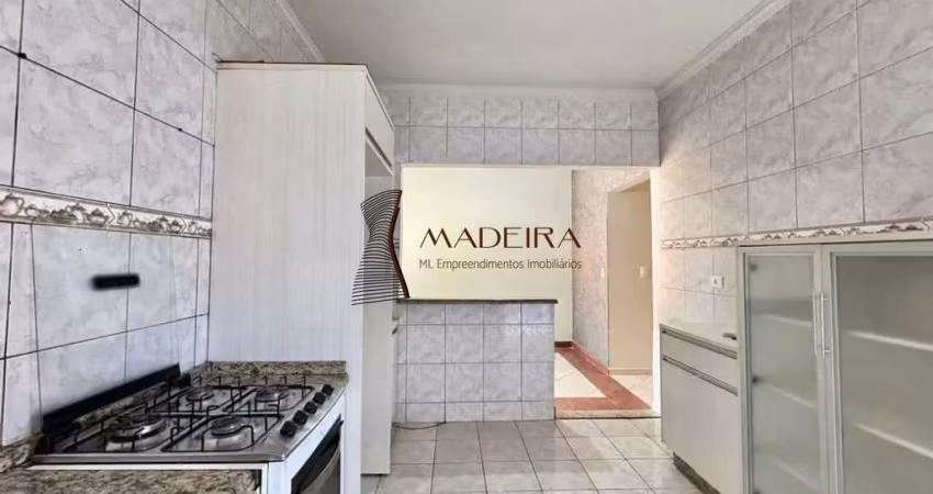 VENDE-SE ÓTIMA CASA COM SUITE E CORREDOR LATERAL
