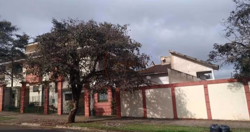 Oportunidade - Excelente sobrado com 410 m2 com uma bela e grande piscina, em ótima localização. Jarim Imperial a uma quadra da Alexandre Rasgulaeff