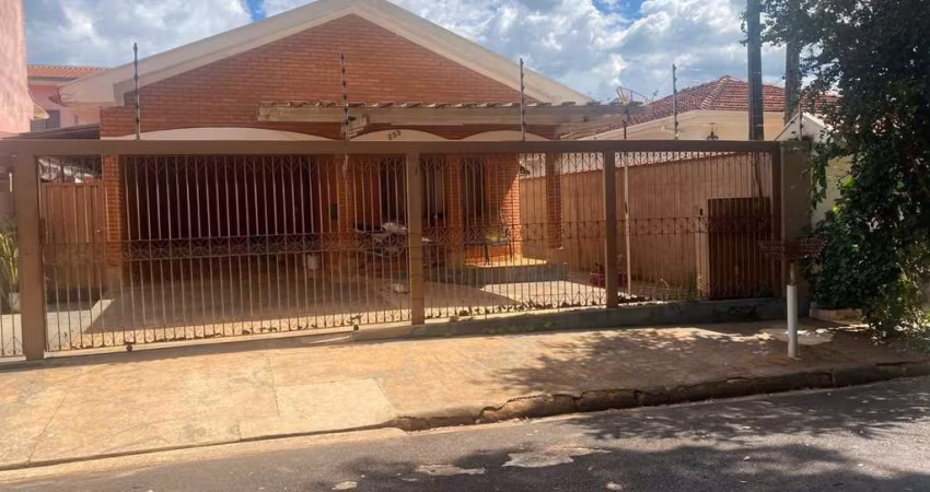 Casa para Venda em Santa Lúcia, Centro, 3 dormitórios, 1 suíte, 2 banheiros, 3 vagas