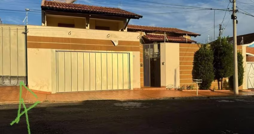 Casa para Venda em Américo Brasiliense, Centro, 3 dormitórios, 1 suíte, 3 banheiros, 4 vagas