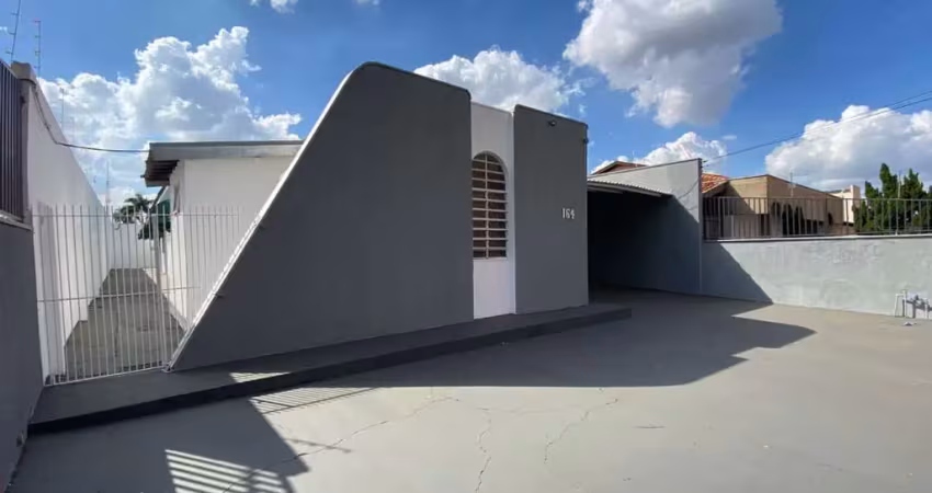 Casa à venda na Avenida Professor Dorival de Oliveira, 164, Vila João Godói, Araraquara