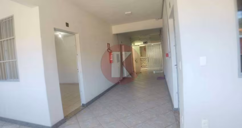 Sala comercial com banheiro social, localizada na Rua Dr. Álvaro Camargos - Santa Mônica