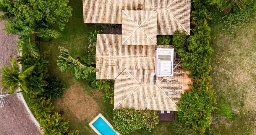 Casa em Condomínio à Venda em Trancoso-BA: 4 Quartos, 2 Suítes, 2 Salas, 3 Banheiros - Imperdível!