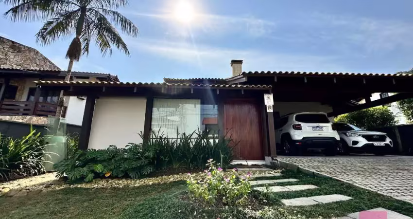 Casa com 3 quartos à venda na Rua São Carlos, --, Saguaçu, Joinville