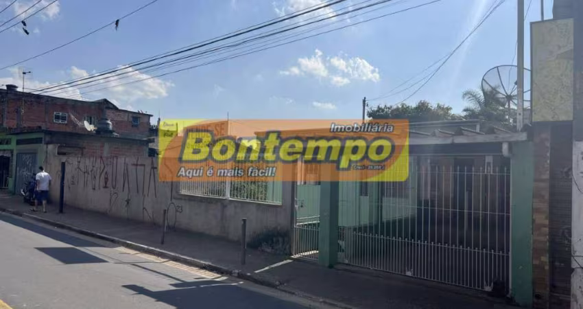 SOBRADO COM EXCELENTE QUINTAL E LOCALIZAÇÃO ÍMPAR