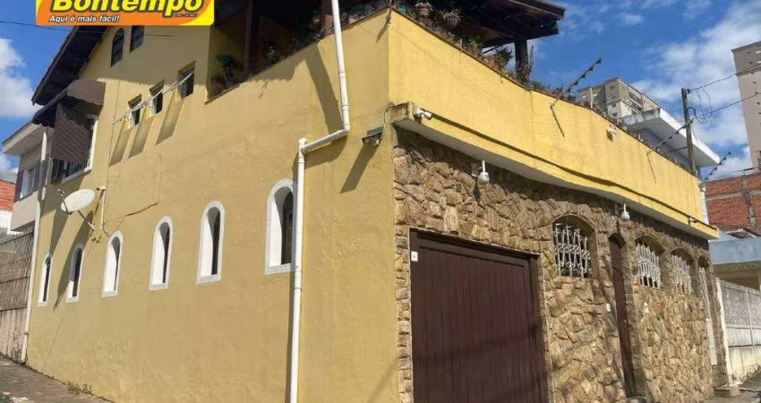 BELÍSSIMO SOBRADO NA REGIÃO CENTRAL DE CARAPÍCUIBA