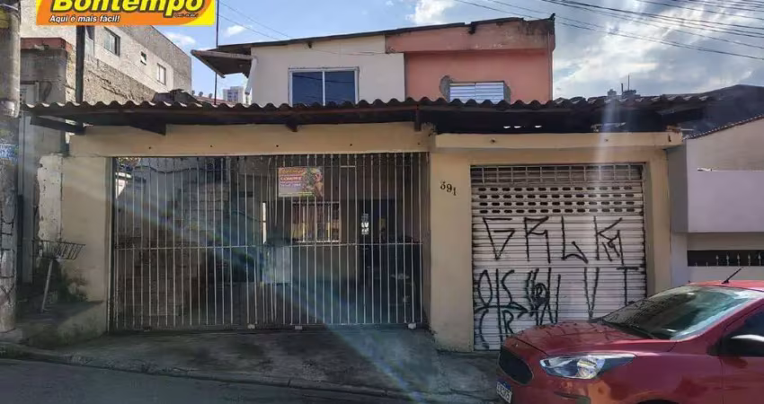 Sobrado com 3 casas + salão comercial - oportunidade para moradia e renda!