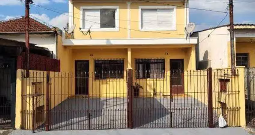 Oportunidade! dois sobrados geminados com quintal enorme.