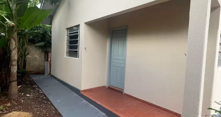 Casa com 3 quartos para alugar na Rua Arapongas, Dom Bosco, Londrina