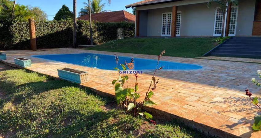 Chácaras Cardoso com 2500m², 2 quartos, 2 suítes, sala ampliada, 4 banheiros e 8 vagas de garagem