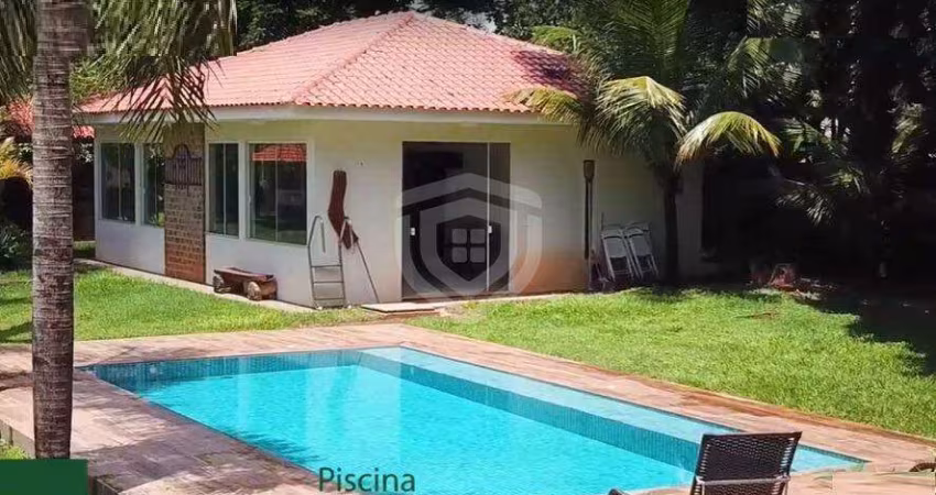 Chácara alto padrão no condomínio Flamboyant, 3 suítes com closet, 6 banheiros
