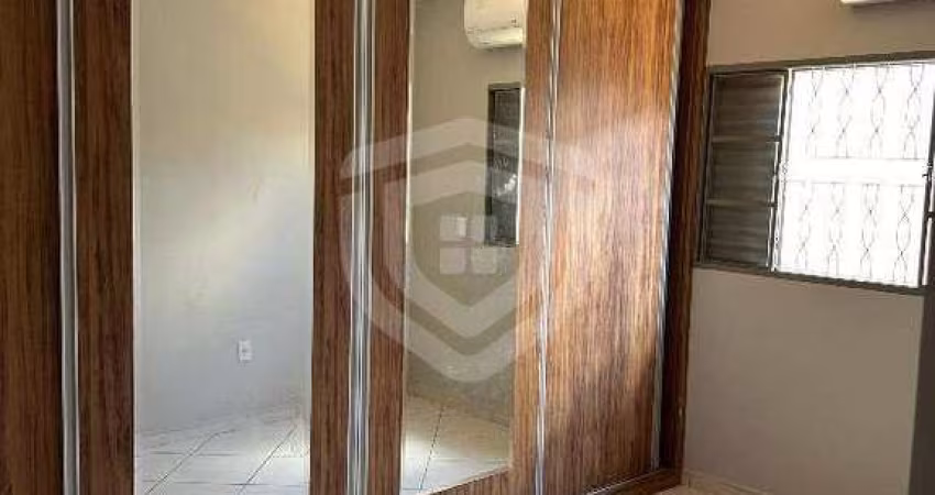 Casa à Venda com Três Quartos, sendo Uma Suíte no Jardim Ferraz em Bauru