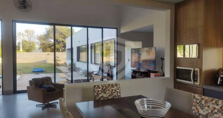 Casa térrea no Recanto dos Bandeirantes 3 quartos sendo 3 suítes sala 2 ambientes 3 vagas de garagens