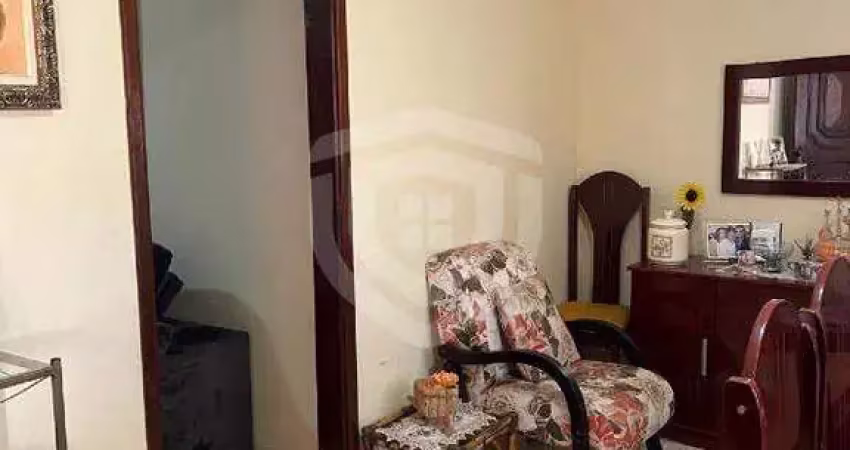 Casa a venda no Jardim Araruna, com 3 quartos, 2 salas e duas vagas de garagem.